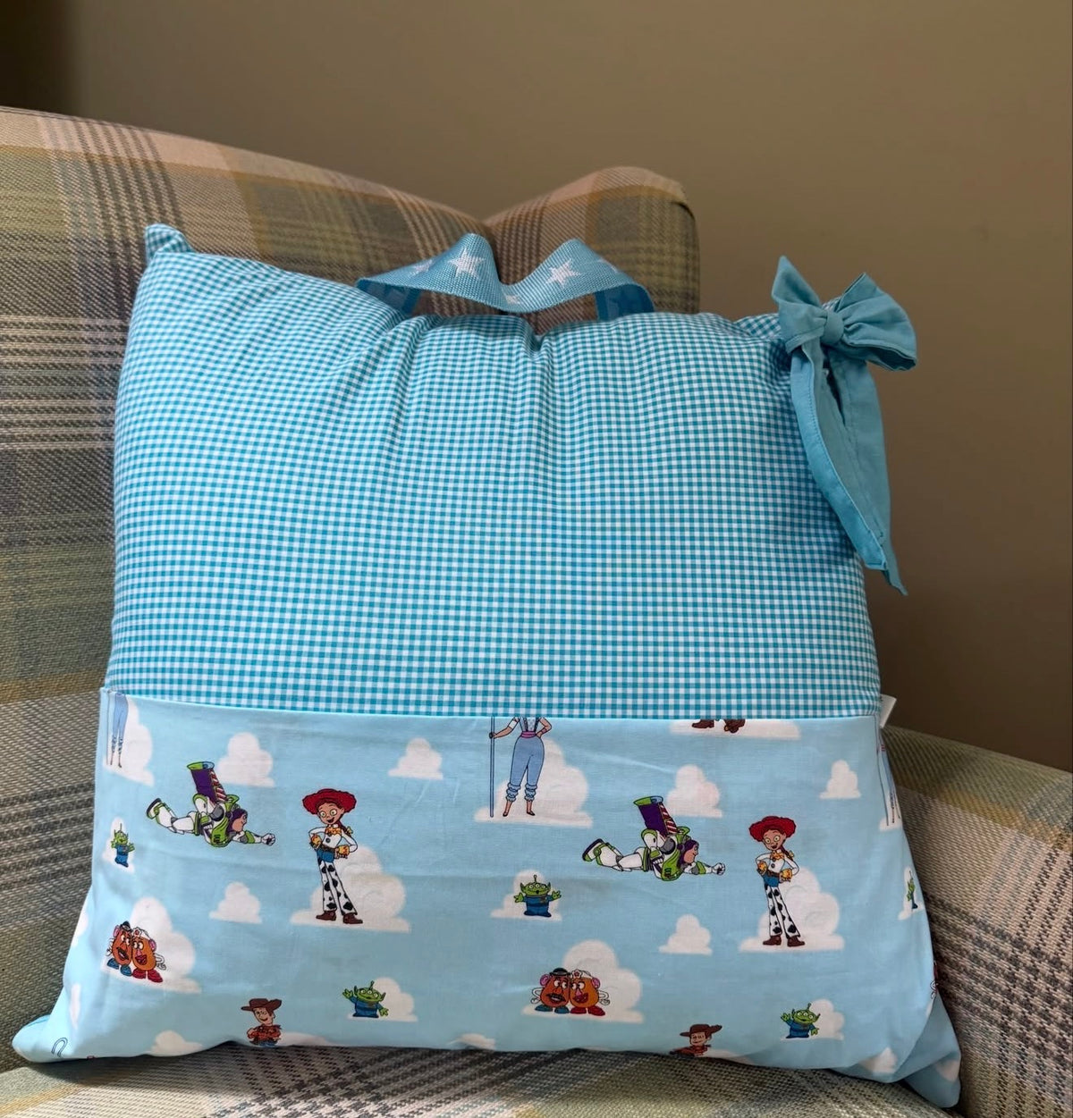 Reading Cushion - To Infinity